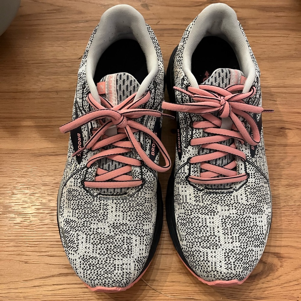 Brooks Adrenaline GTS 21 supportive running shoes